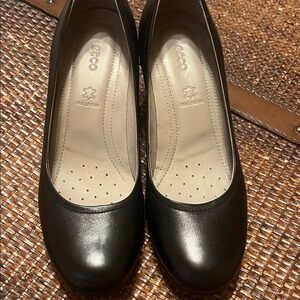 Ecco Women's Classic Black Leather Pumps
